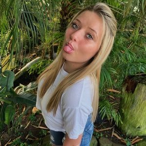 Meet your Posher, Claire